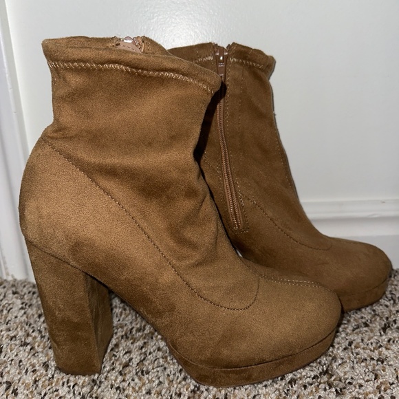 Boots - Picture 2 of 3